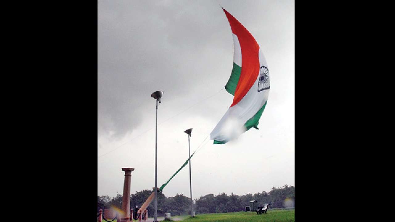 Barred from crooning 'jana gana mana', principal, teachers quit school