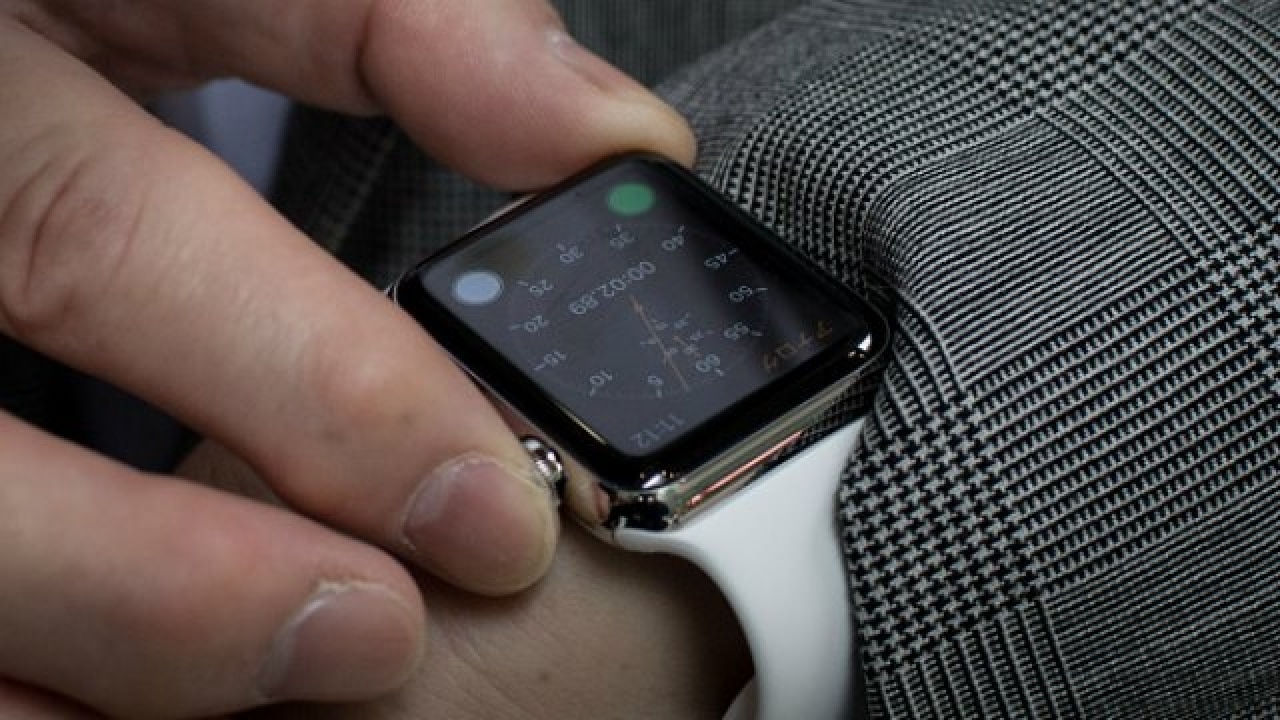 Ремонт часов iwatch. Смарт часы поцарапанные. Царапины на Эппл вотч. Часы Apple IWATCH поцарапанные. Ремонт Apple watch.