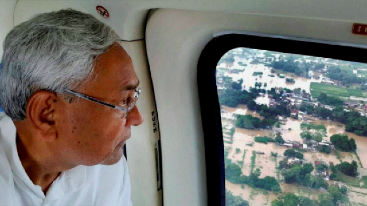 'farakka dam' responsible for spate in river ganga: nitish