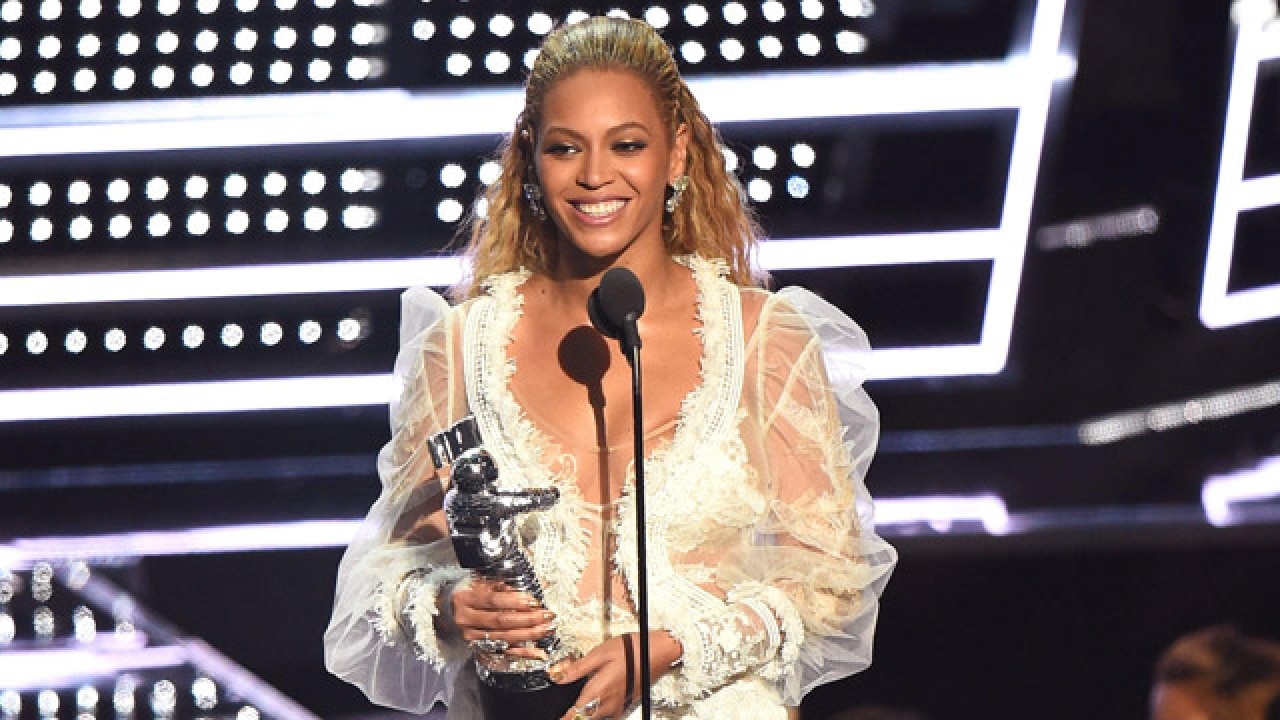 Beyonce sweeps MTV VMAs, breaks the record for most win!