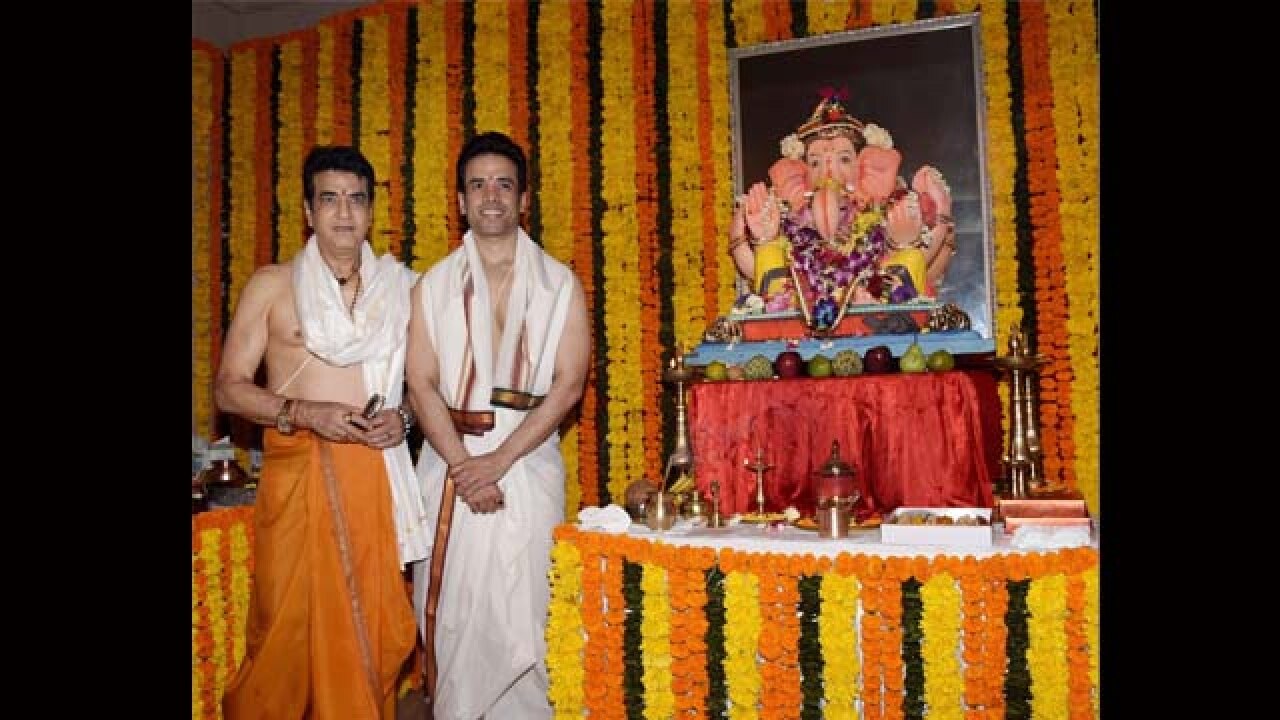 Jeetendra and son Tusshar Kapoor