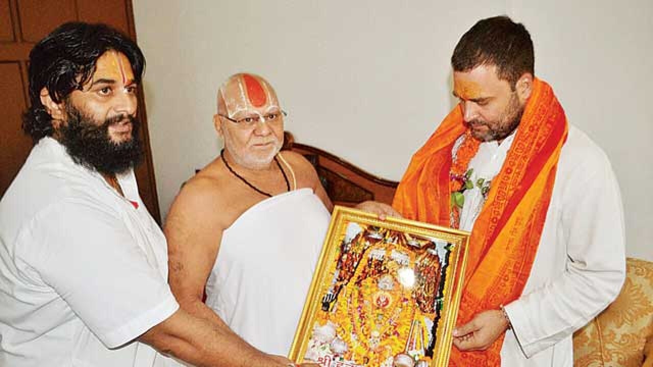 Rahul gandhi visits ayodhya, first by nehru-gandhi member since 1992
