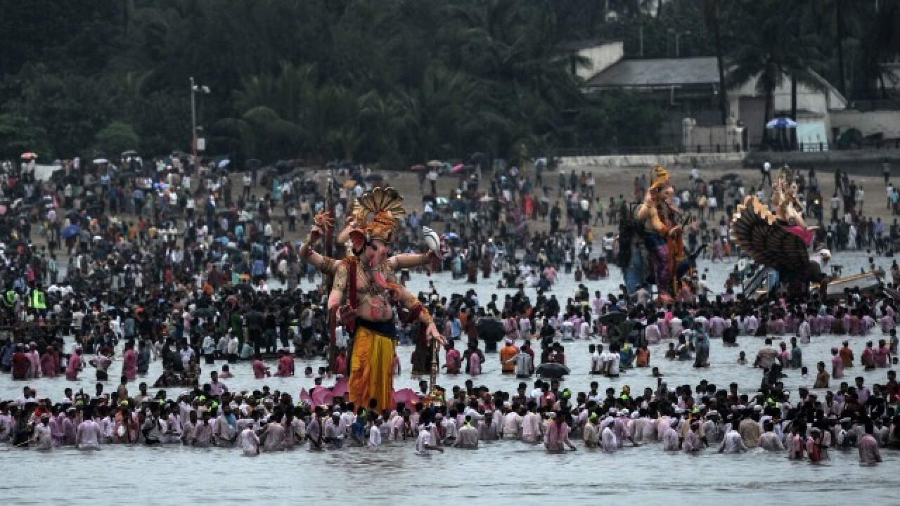 Idols being immersed