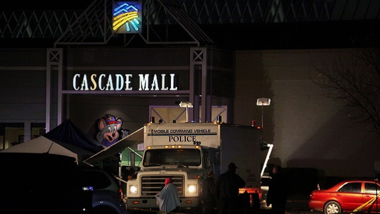 cascade mall hours