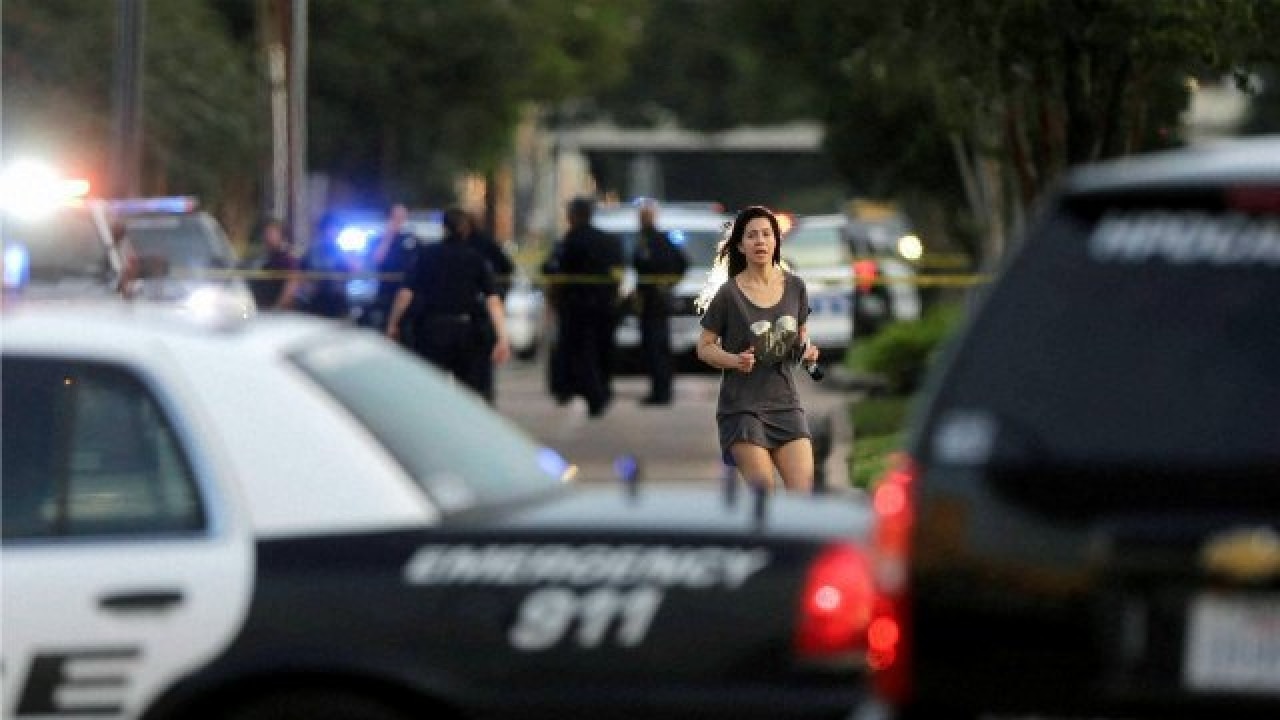 Us: houston lawyer shoots nine, is killed by police