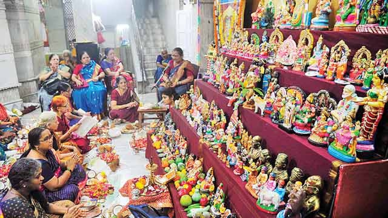 Mumbai: 300-year-old Gaondevi temple celebrates Tamil festival Golu