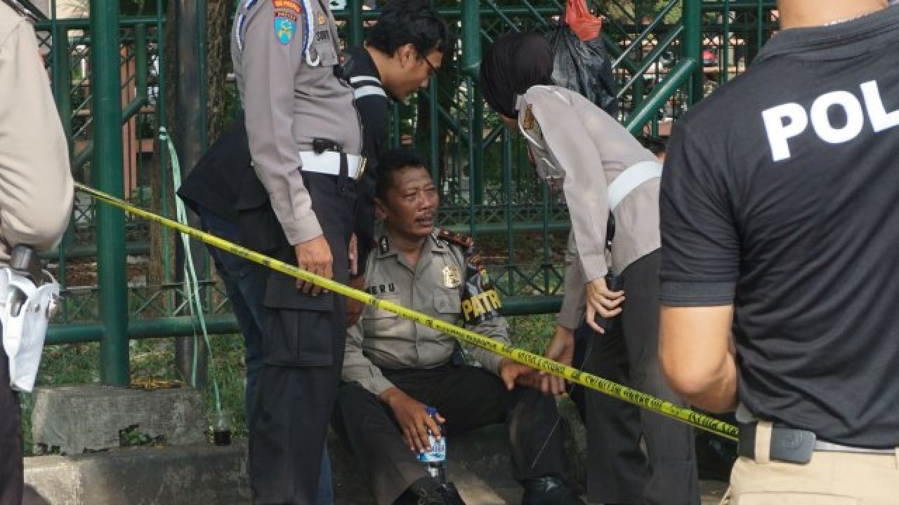 Indonesia: Suspected ISIS-inspired Militant Stabs Three Police