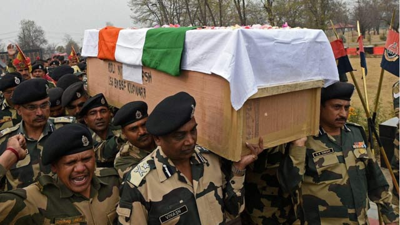 Last rites of BSF martyr Nitin Subhash Koli held in Sanghli, Maharashtra