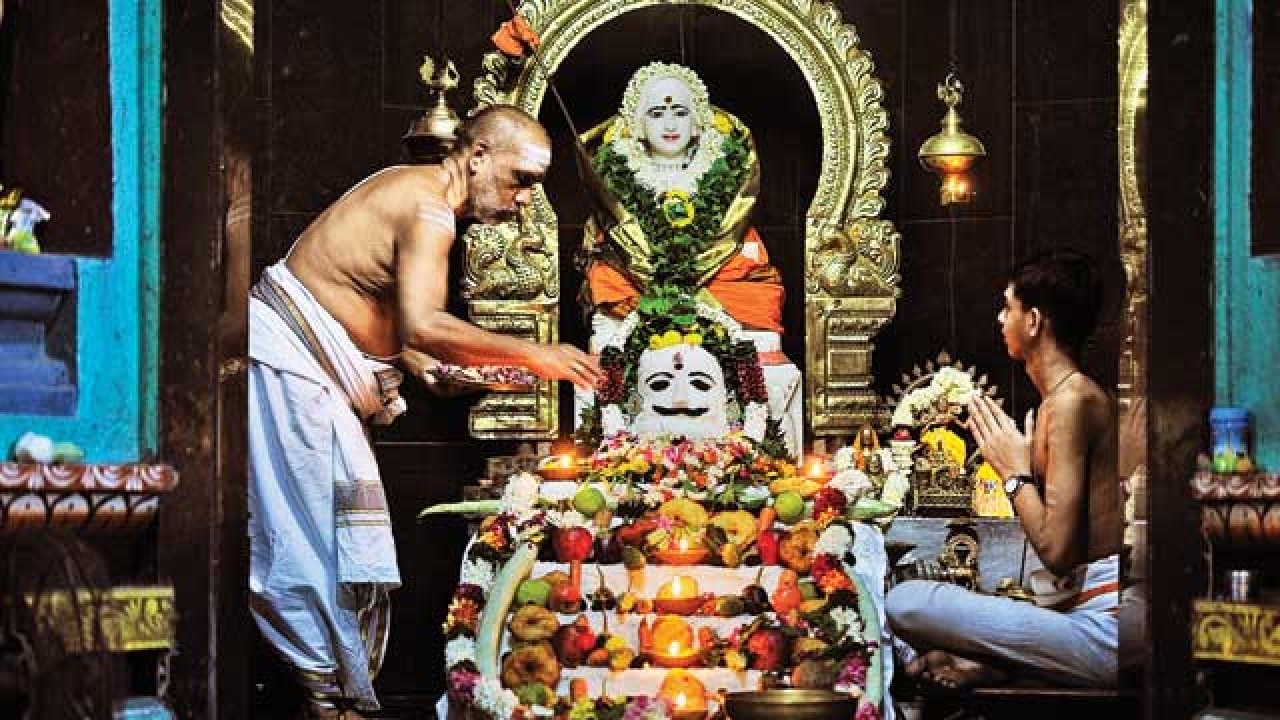 Devotees celebrate Annabhishekam fest