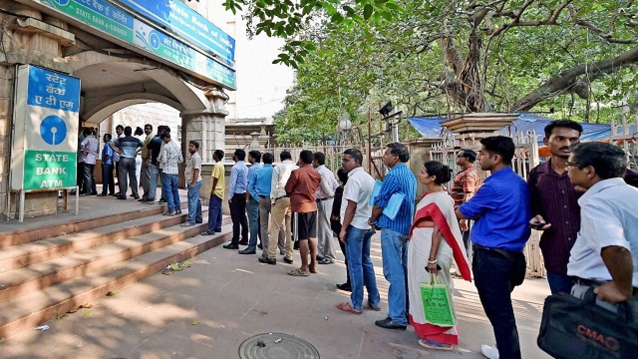 Cash for queues: people paid to stand in line amid India's bank