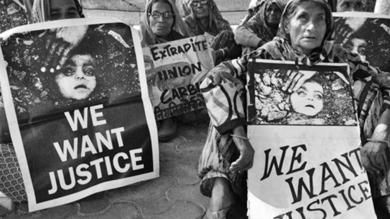Bhopal gas tragedy Book excollector, rtd SP for escape of UCL's