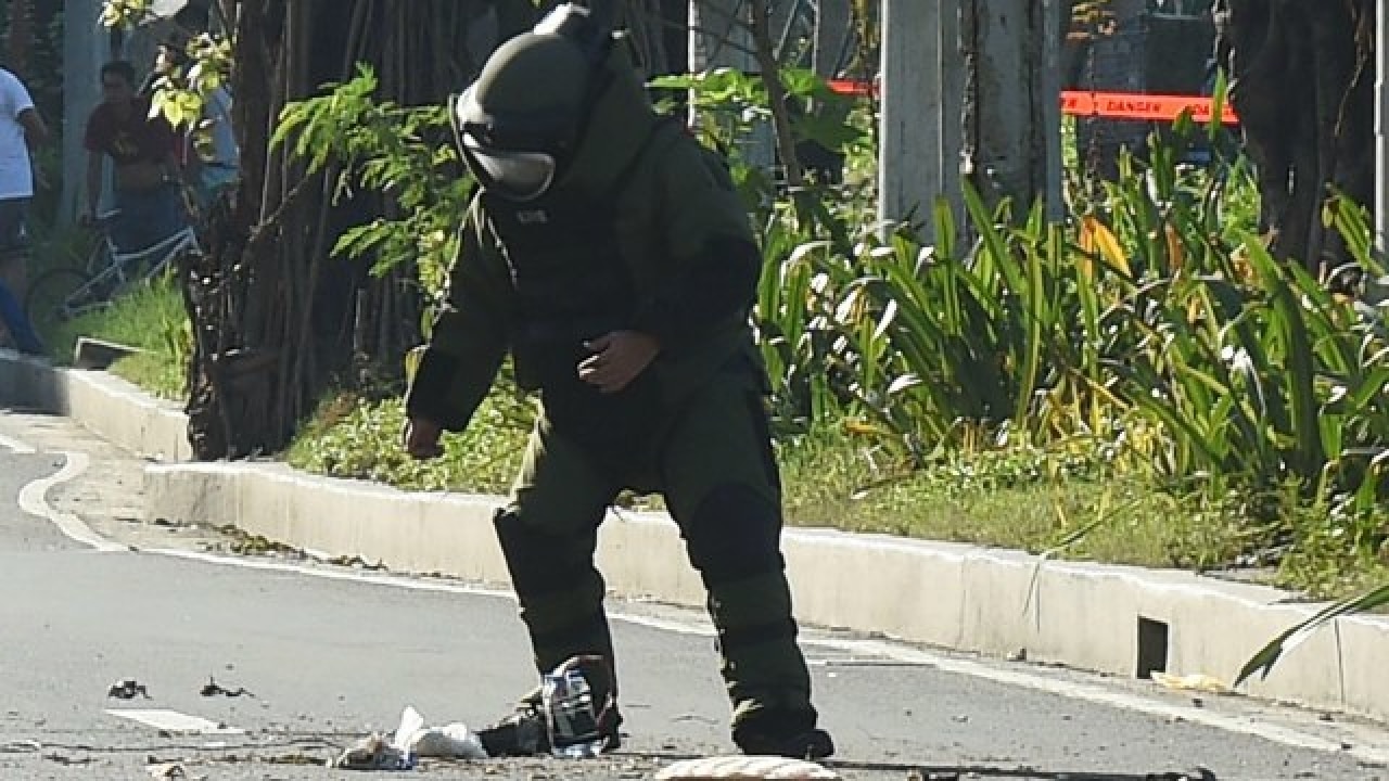 Philippines Manila police safely detonate suspected bomb near US Embassy