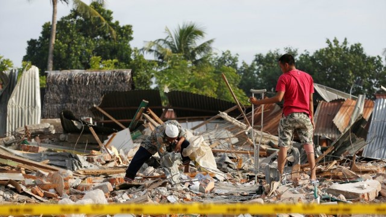 Indonesia At least 43 000 homeless after Aceh earthquake 