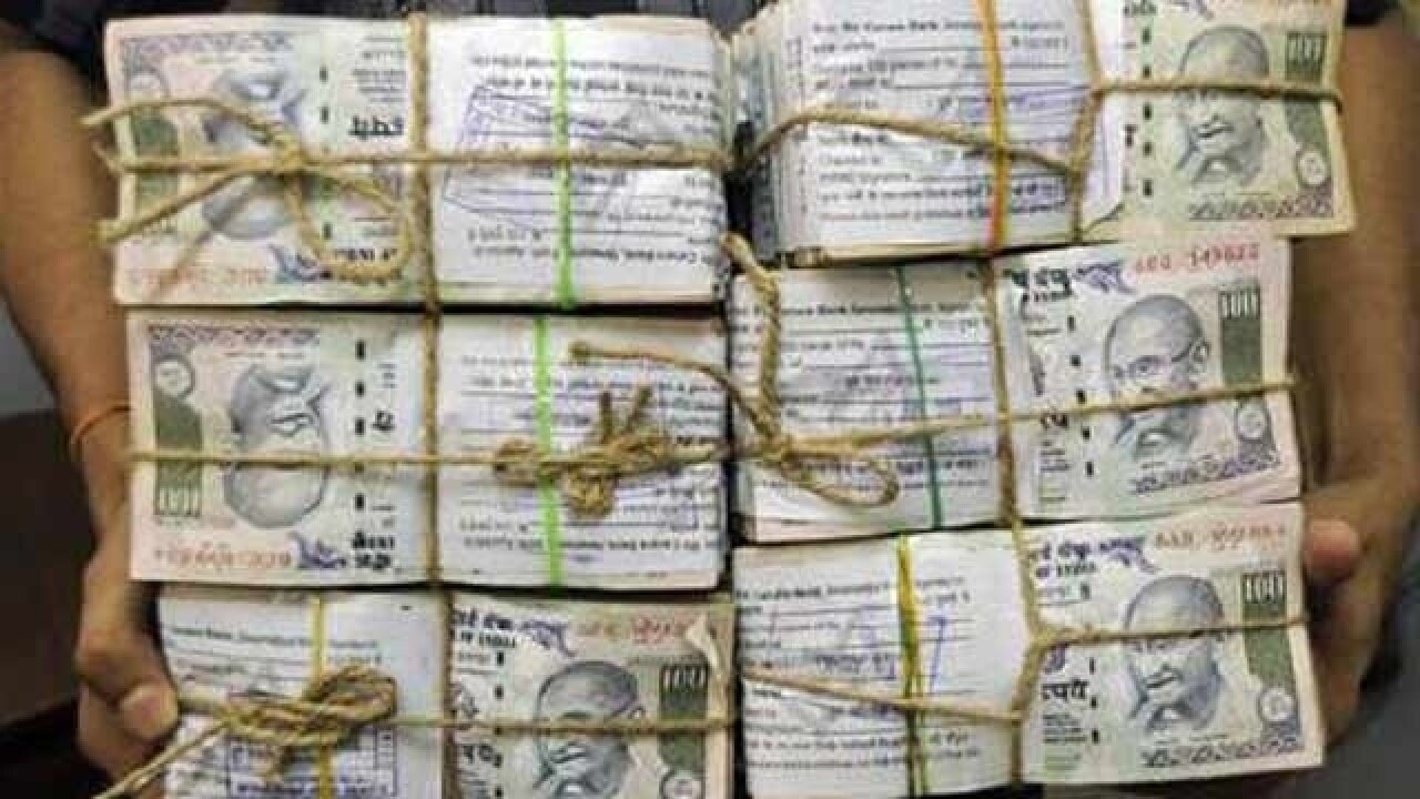 Demonetization: rs 1. 4 cr cash seized from civil contractor in delhi