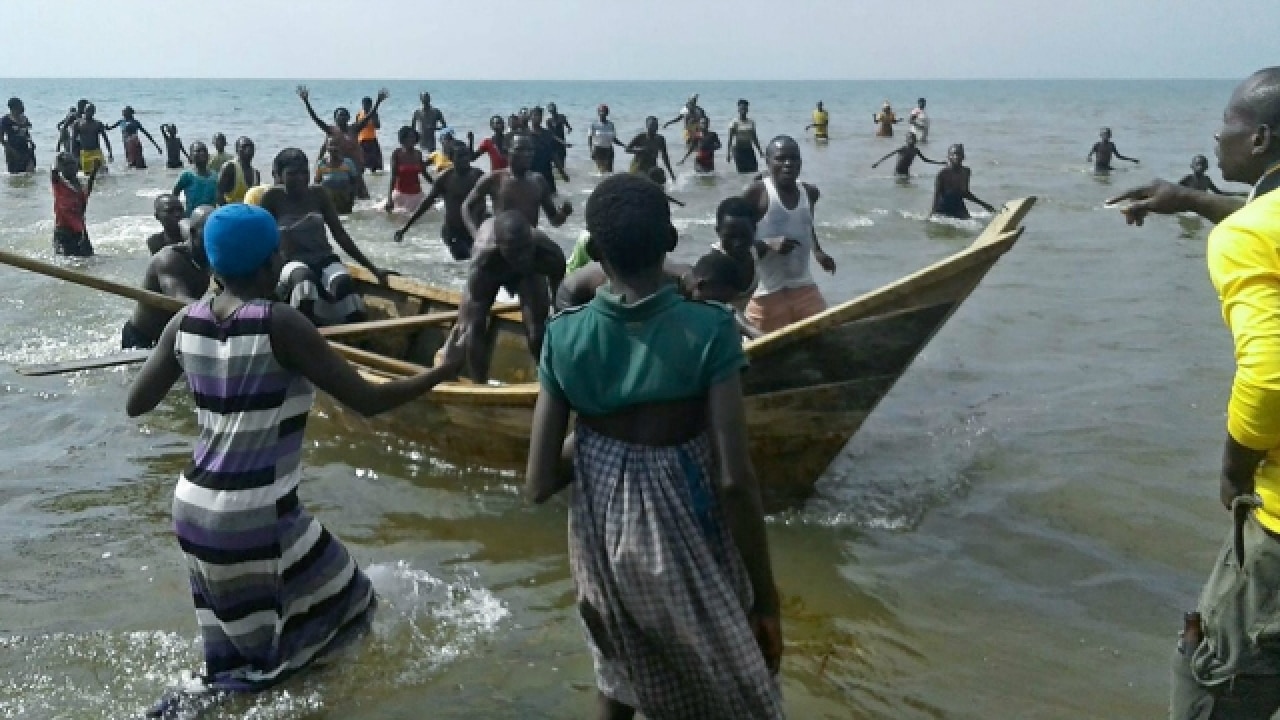 Survivors of a boat accident come back ashore on Lake Albert, in Buliisa.