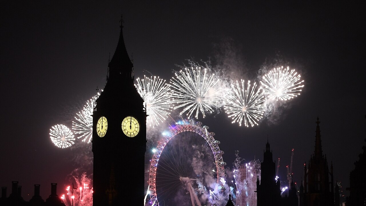 London: Big Ben accompanies London Eye into 2017