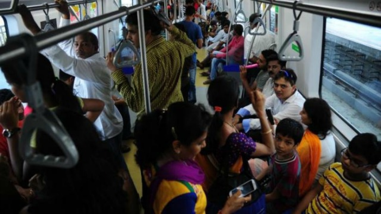 CISF allows women to carry small knives on Delhi Metro