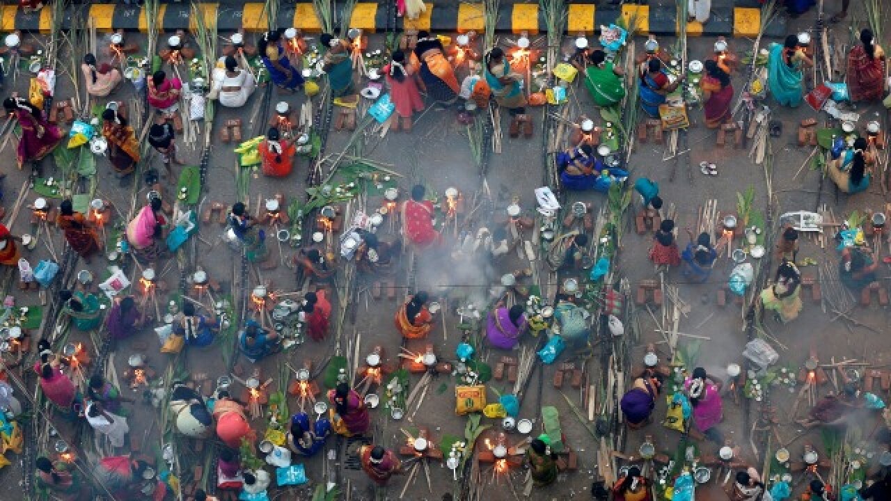 The crowded streets of Mumbai hinting towards festivity