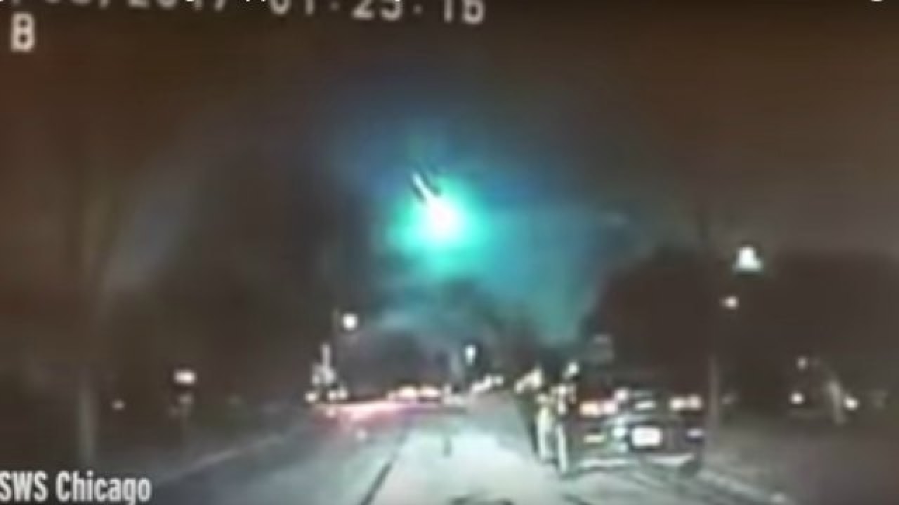 US Watch meteor light up the night sky over Illinois and Wisconsin