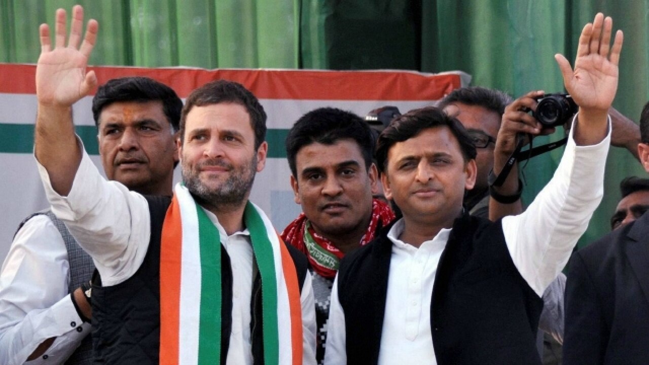 WATCH: Rahul Gandhi, Akhilesh Yadav narrowly escape after stage in ...