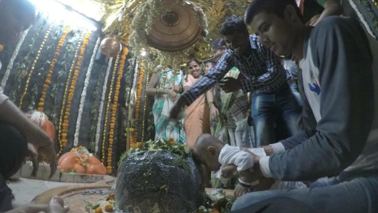 Shiva Lingam in Jogeshwari Caves