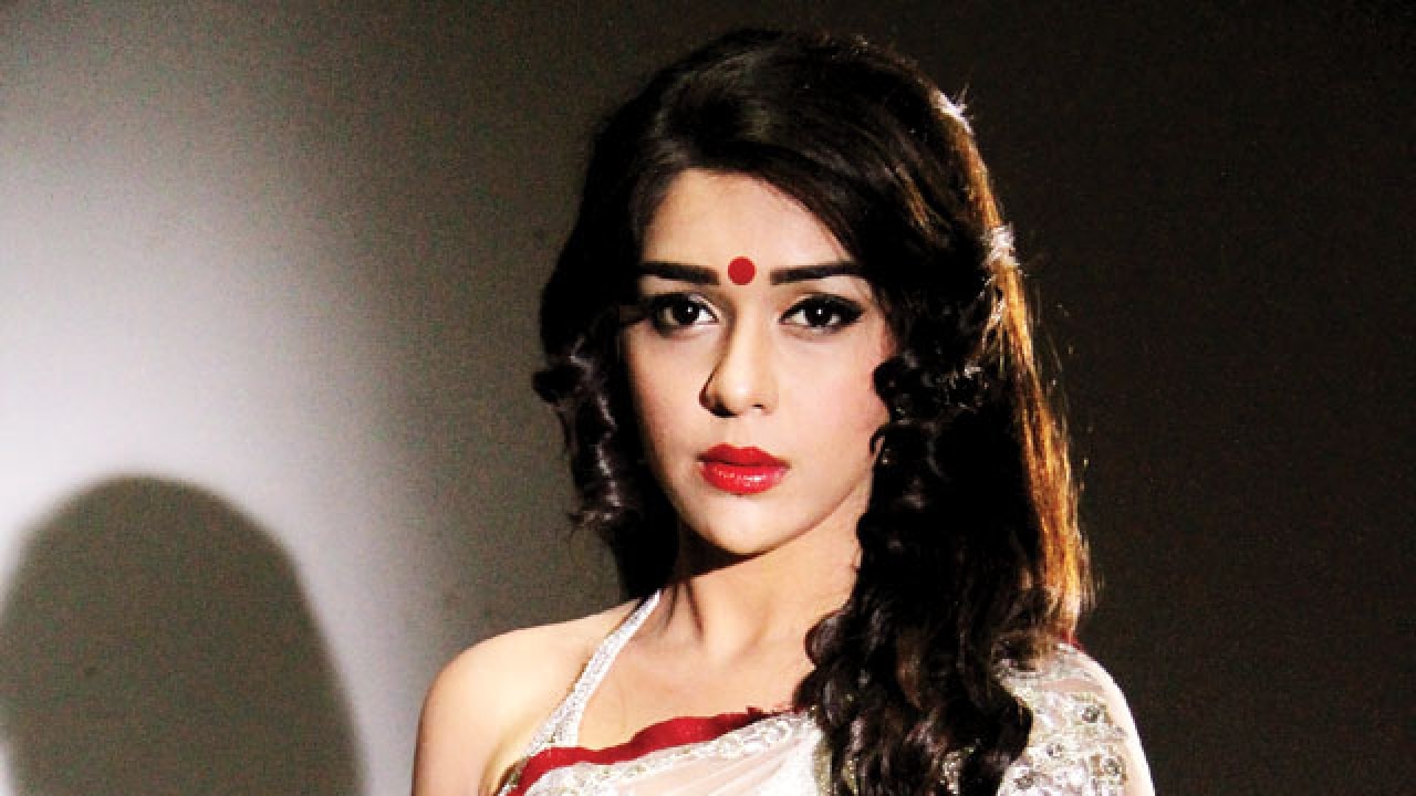 Eisha Singh to play double role in Ek Tha Raja Ek Thi Rani