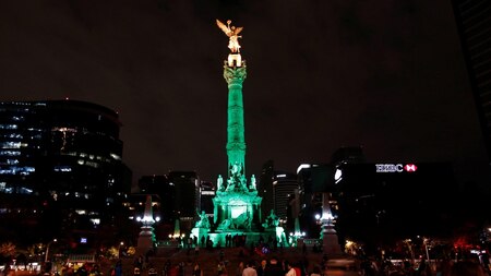 Before: Mexico's 'Angel de la Independencia' lit up