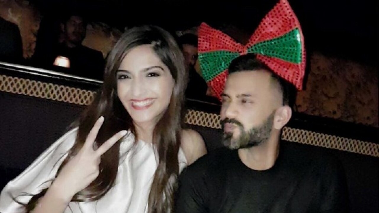 Check Pic Sonam Kapoor S Rumoured Boyfriend Anand Ahuja Holidaying With Her Family In London sonam kapoor s rumoured boyfriend anand