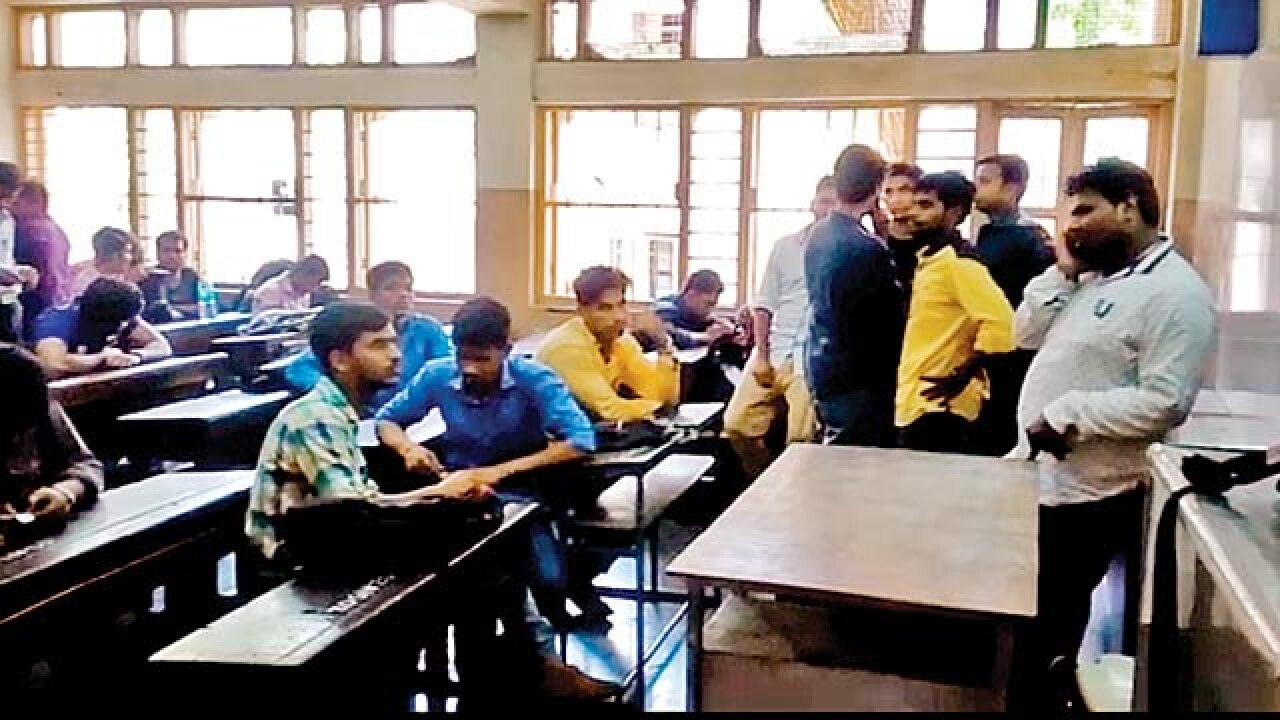 Describe the atmosphere of your examination hall during the exam image