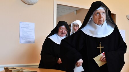 Nuns vote in the French Elections