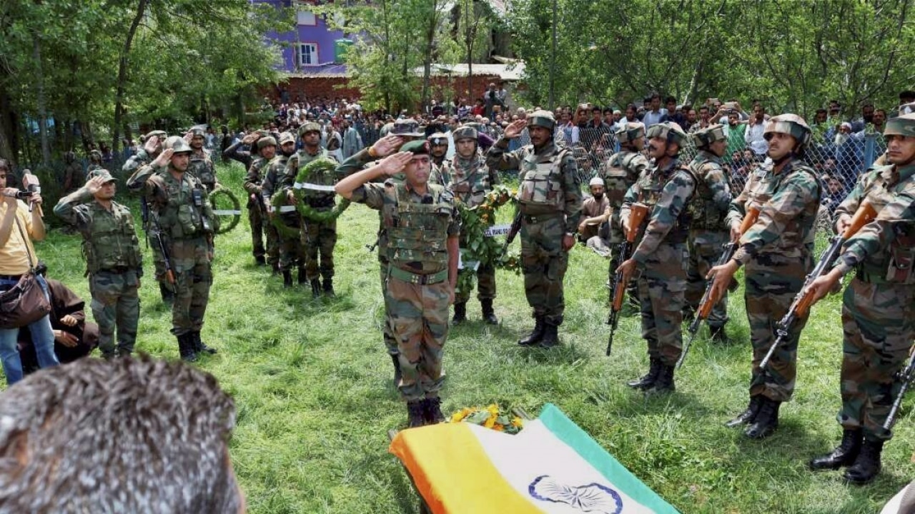 in-pictures-indian-army-pays-tribute-to-martyred-officer-ummer-fayaz