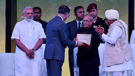 President Pranab Mukherjee presents the award