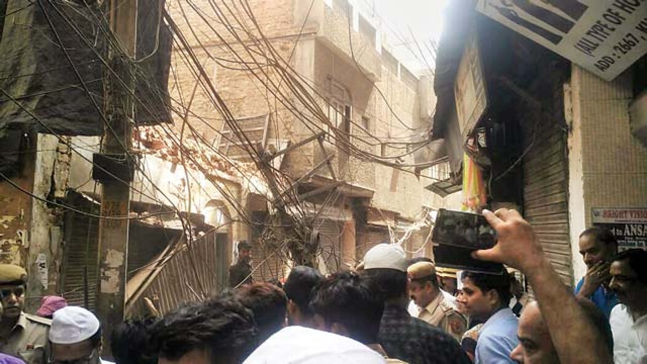 4 Injured In Building Collapse In Daryaganj 4 Injured In Building Collapse In Daryaganj