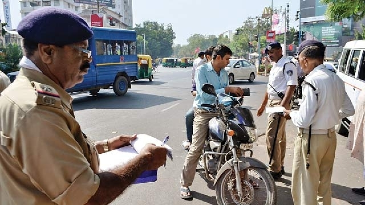 Ahmedabad traffic cops to use mobile app to penalise violators