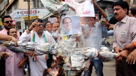Effigy of MP CM burnt by MP Congress