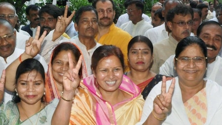 Women MLAs showing a victory sign after Nitish Kumar took over as the Chief Minister of Bihar