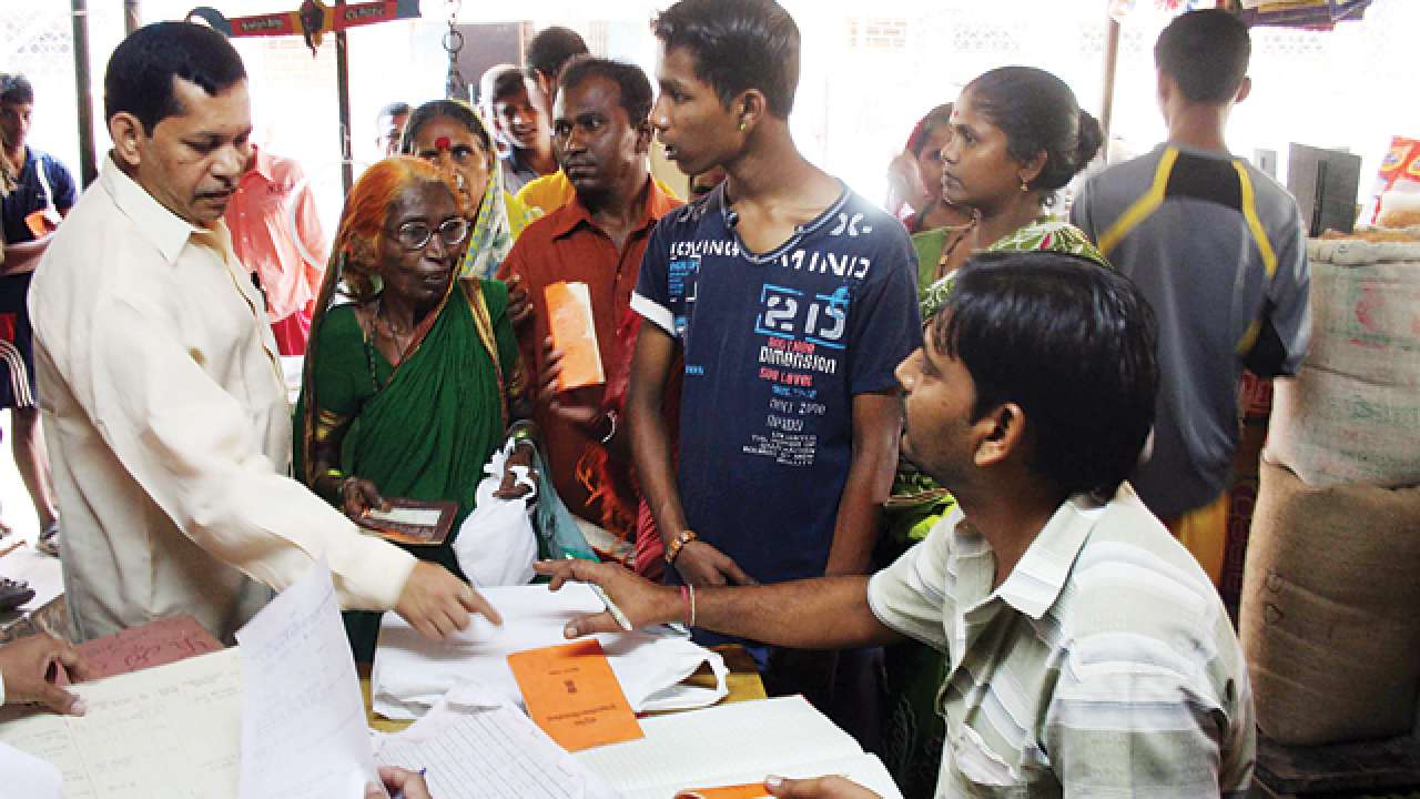 Delhi government to monitor issuing of ration cards