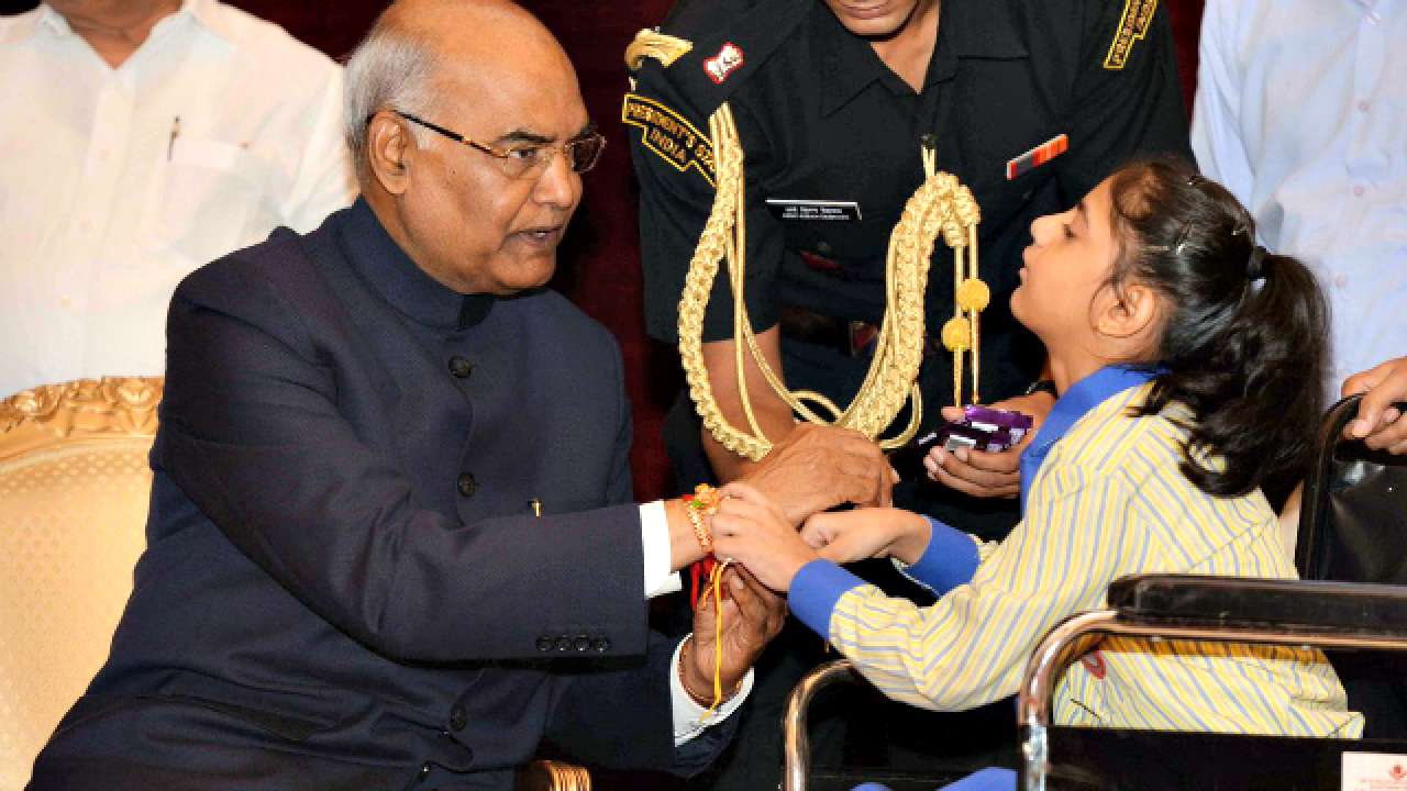 Children greeting President Kovind on Raksha Bandhan