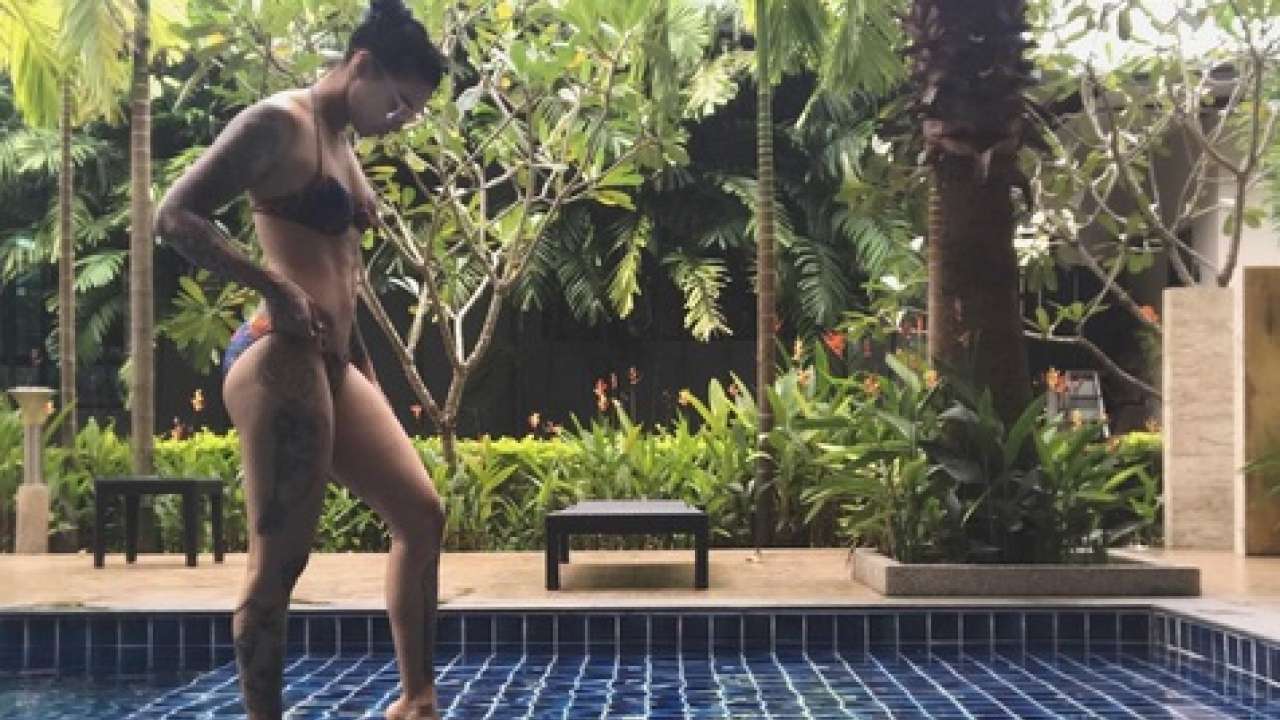 After Esha Gupta And Mandana Karimi Now Ex Bigg Boss 10 Contestant Bani J Goes Topless Раз в год и палка стреляет. contestant bani j goes topless