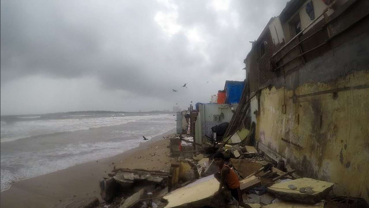 in-pics-high-tide-in-mumbai