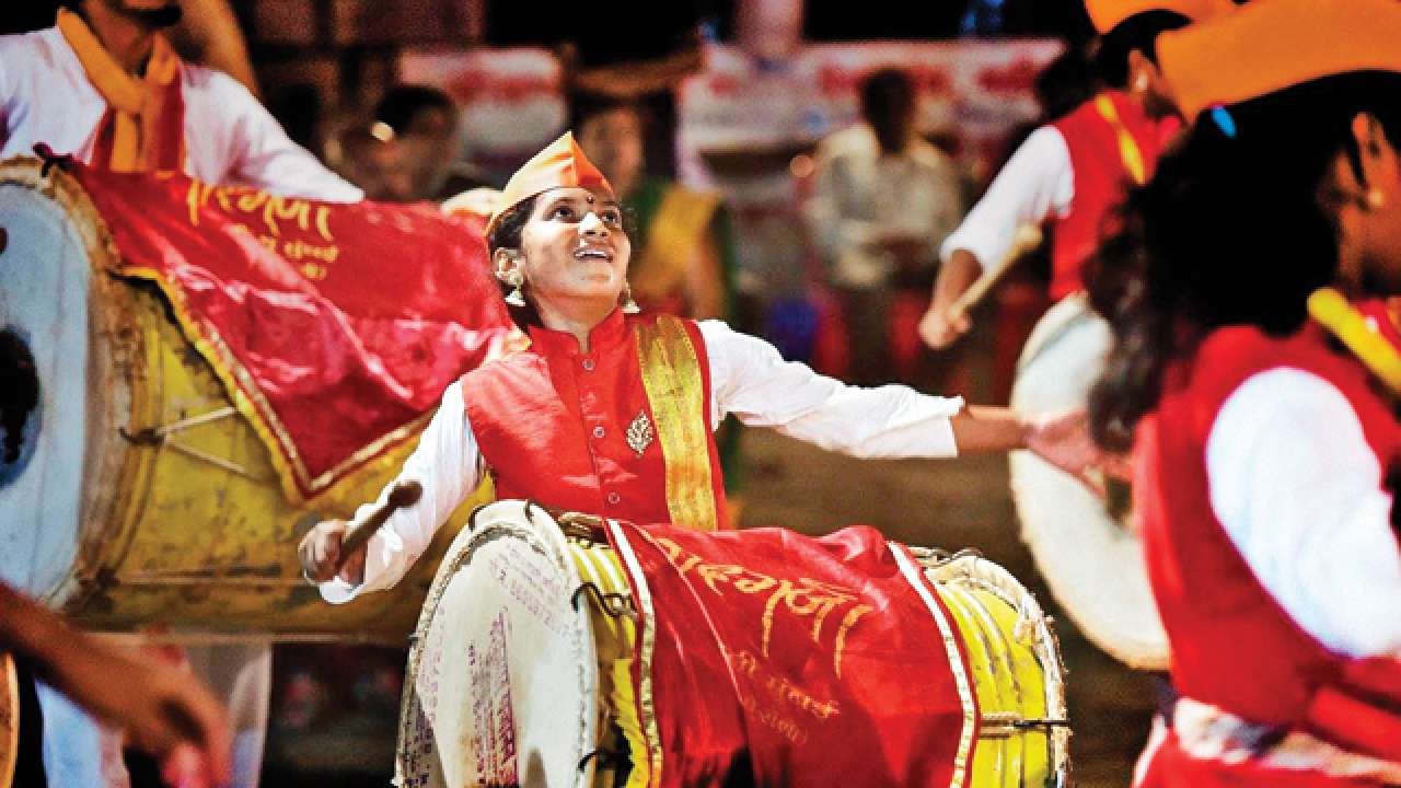 Ganesh Chaturthi Day 1 of Visarjan makes loud noise