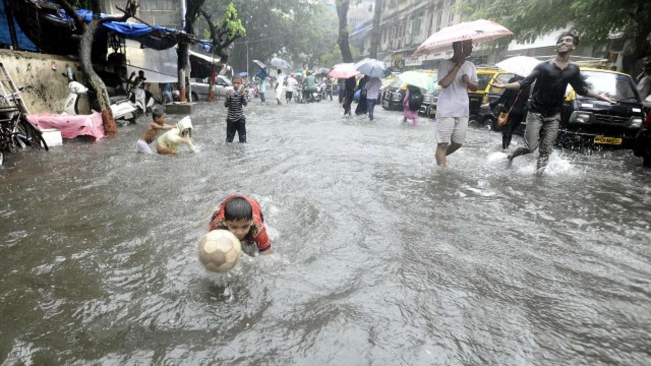 In Pictures: Torrential rain brings Mumbai to screeching halt
