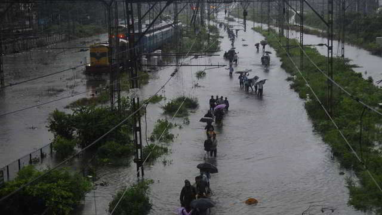 Mumbai rains: edu minister announces that schools and colleges will remain closed tomorrow
