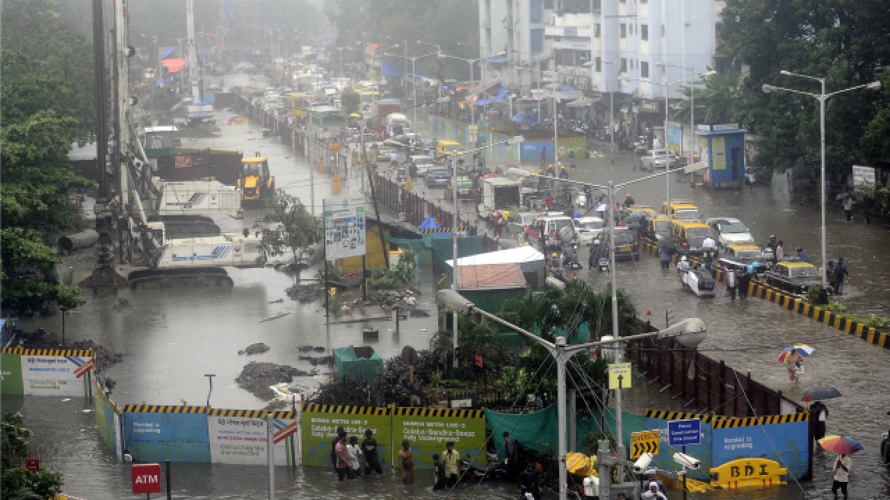 In Pictures: Torrential rain brings Mumbai to screeching halt