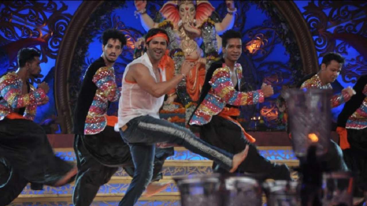 Varun Dhawan performs on 'Judwaa 2' song 'Suno Ganpati Bappa' for Zee ...