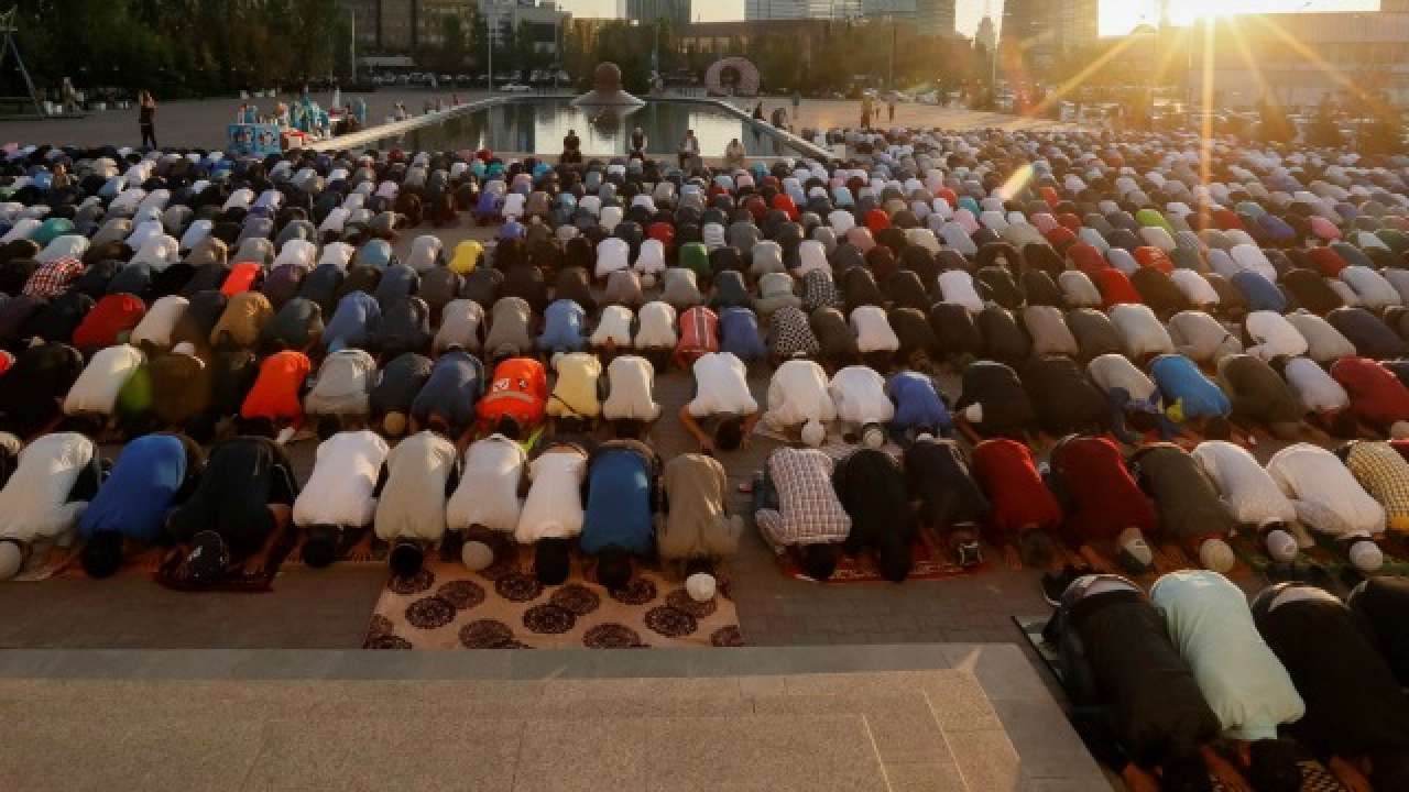 Millions of Muslims celebrate Eid al-Adha as hajj enters 