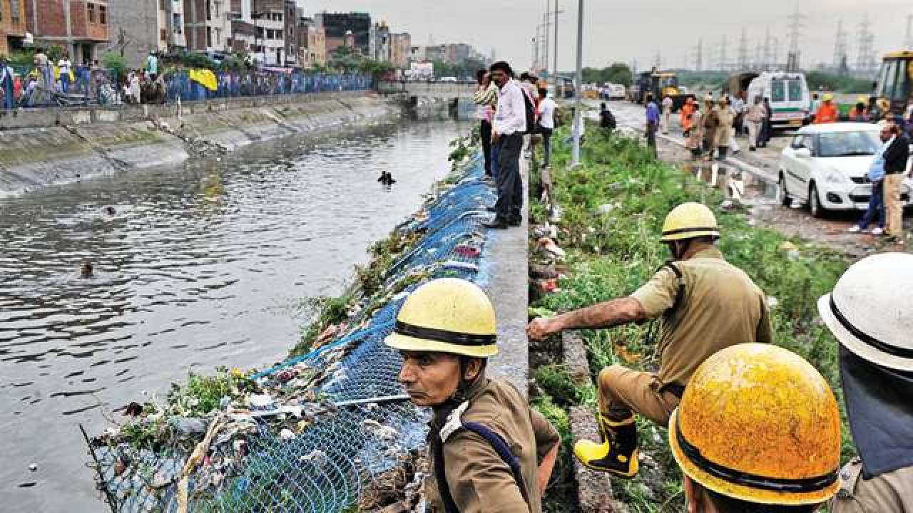 East Delhi landfill collapse: Rs 1 lakh to kin of victims who died in ...