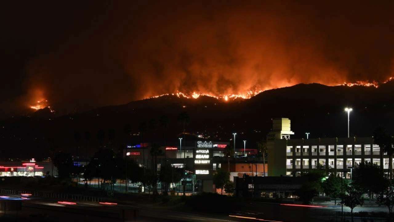 Los Angeles: Hundreds Of People Evacuate After Massive Fire Breaks Out