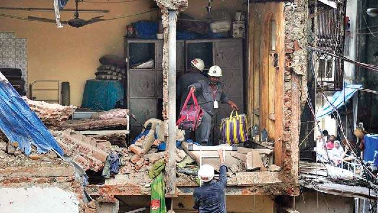Hussaini building collapse: cops probe non-evacuation