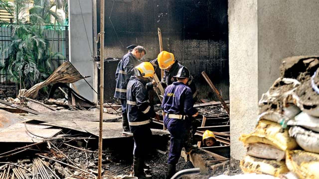 Major fire breaks out at construction site, kills 6